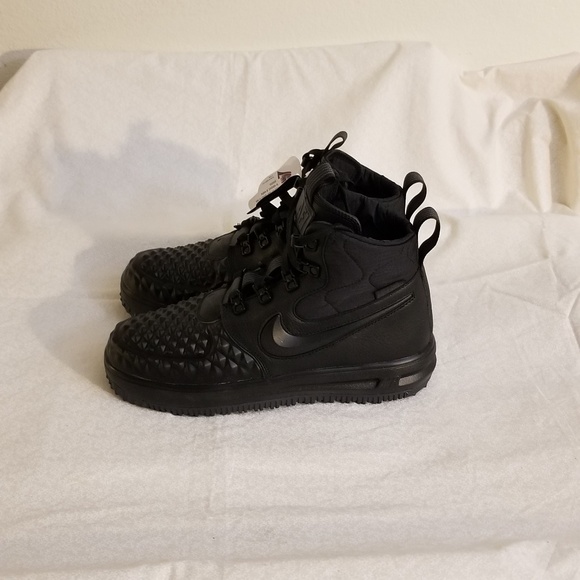 nike duckboot 17 black